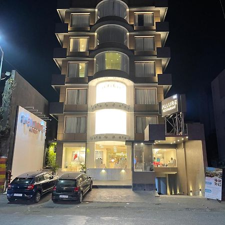 De Glance Hotel Surat Luaran gambar