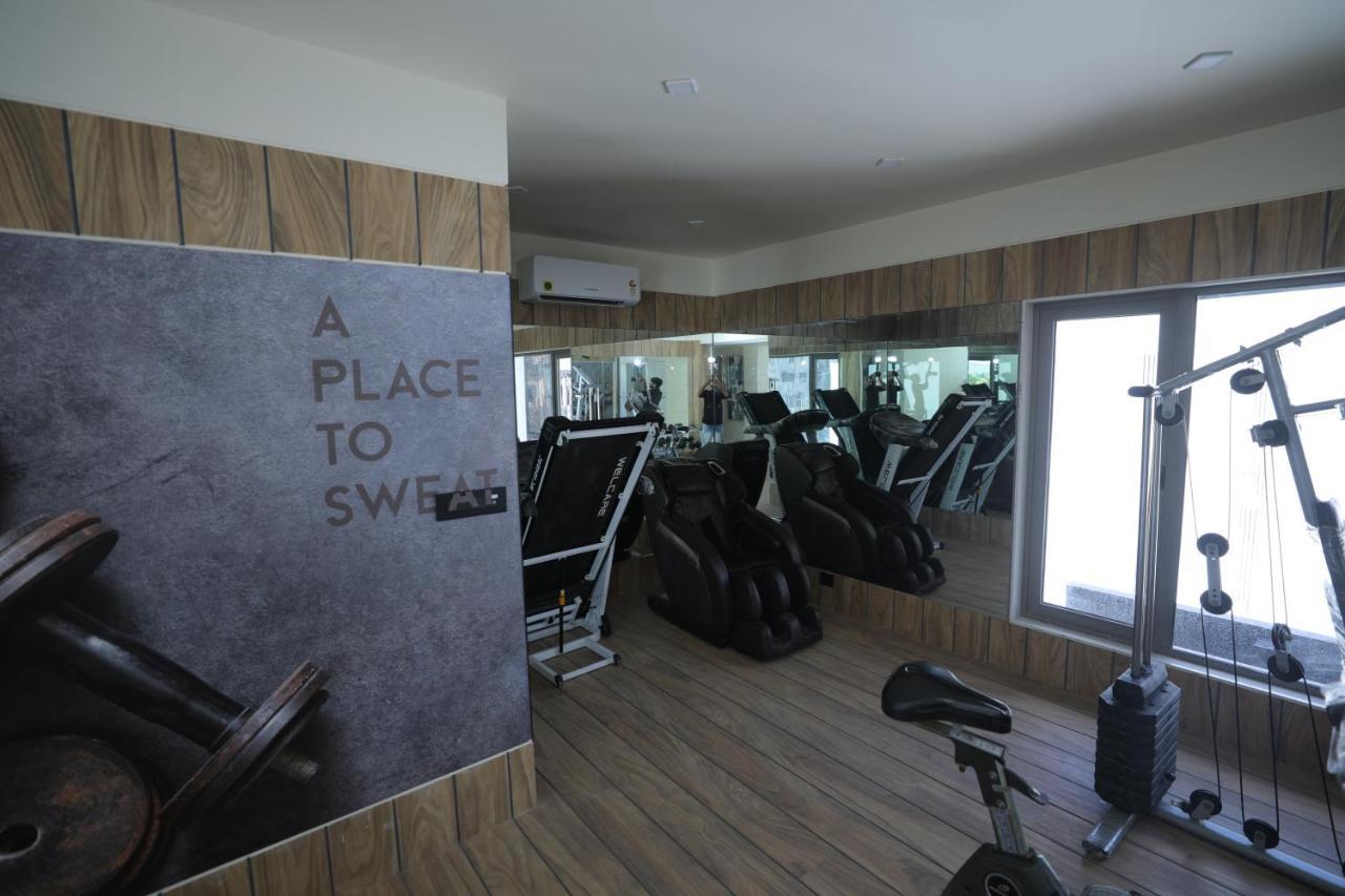 De Glance Hotel Surat Luaran gambar
