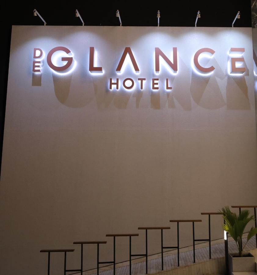 De Glance Hotel Surat Luaran gambar