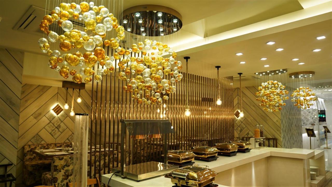 De Glance Hotel Surat Luaran gambar