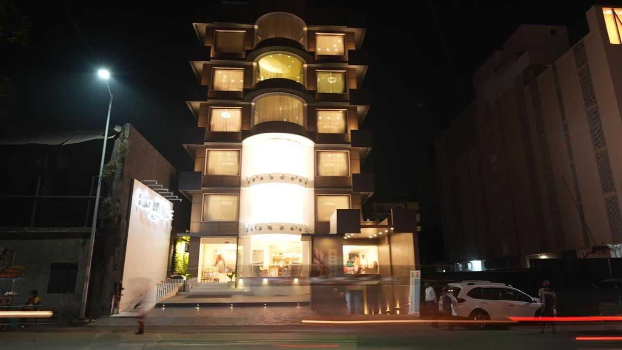 De Glance Hotel Surat Luaran gambar
