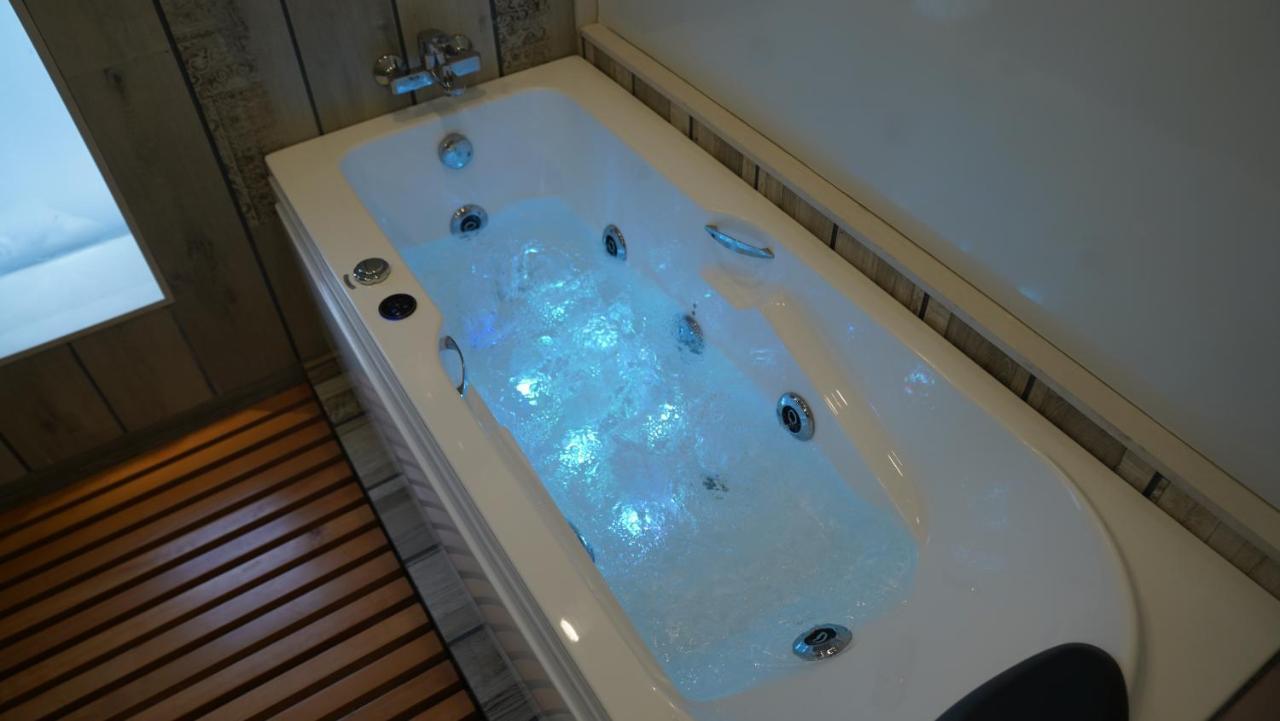 De Glance Hotel Surat Luaran gambar