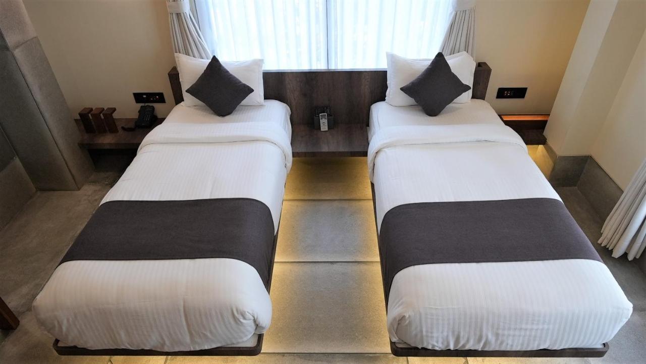 De Glance Hotel Surat Luaran gambar