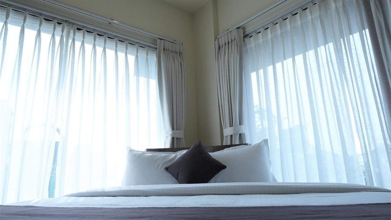 De Glance Hotel Surat Luaran gambar