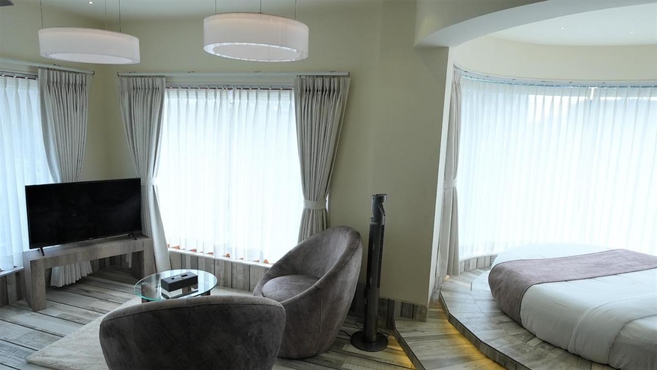 De Glance Hotel Surat Luaran gambar