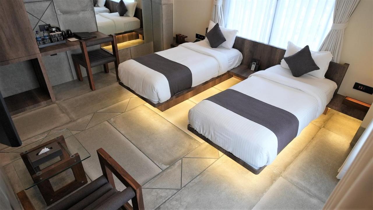 De Glance Hotel Surat Luaran gambar