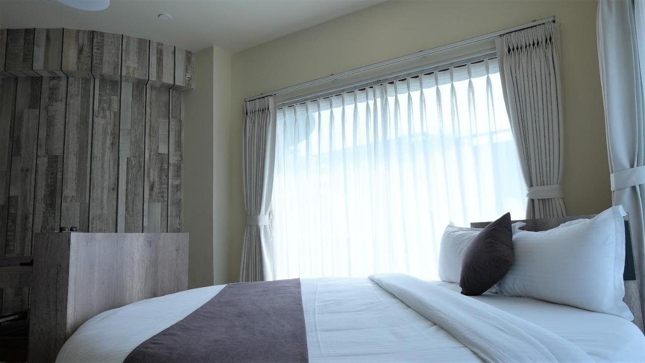 De Glance Hotel Surat Luaran gambar
