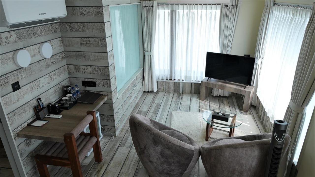 De Glance Hotel Surat Luaran gambar