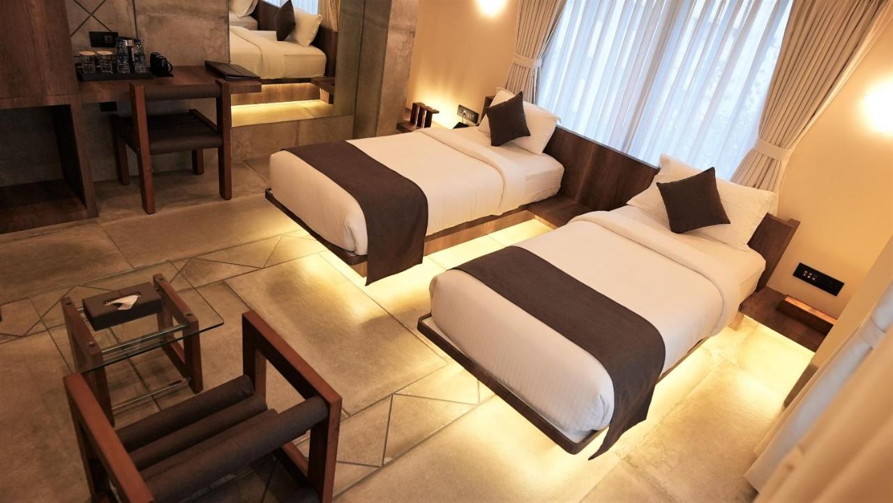 De Glance Hotel Surat Luaran gambar