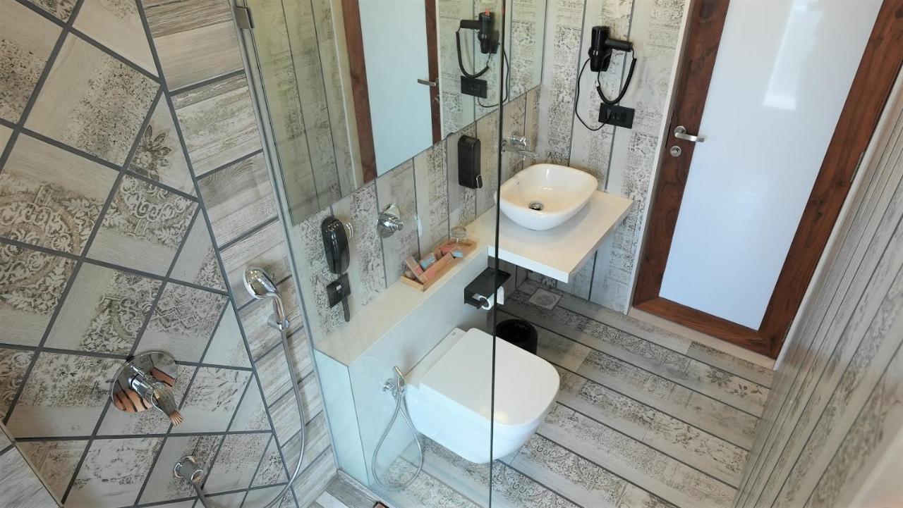 De Glance Hotel Surat Luaran gambar