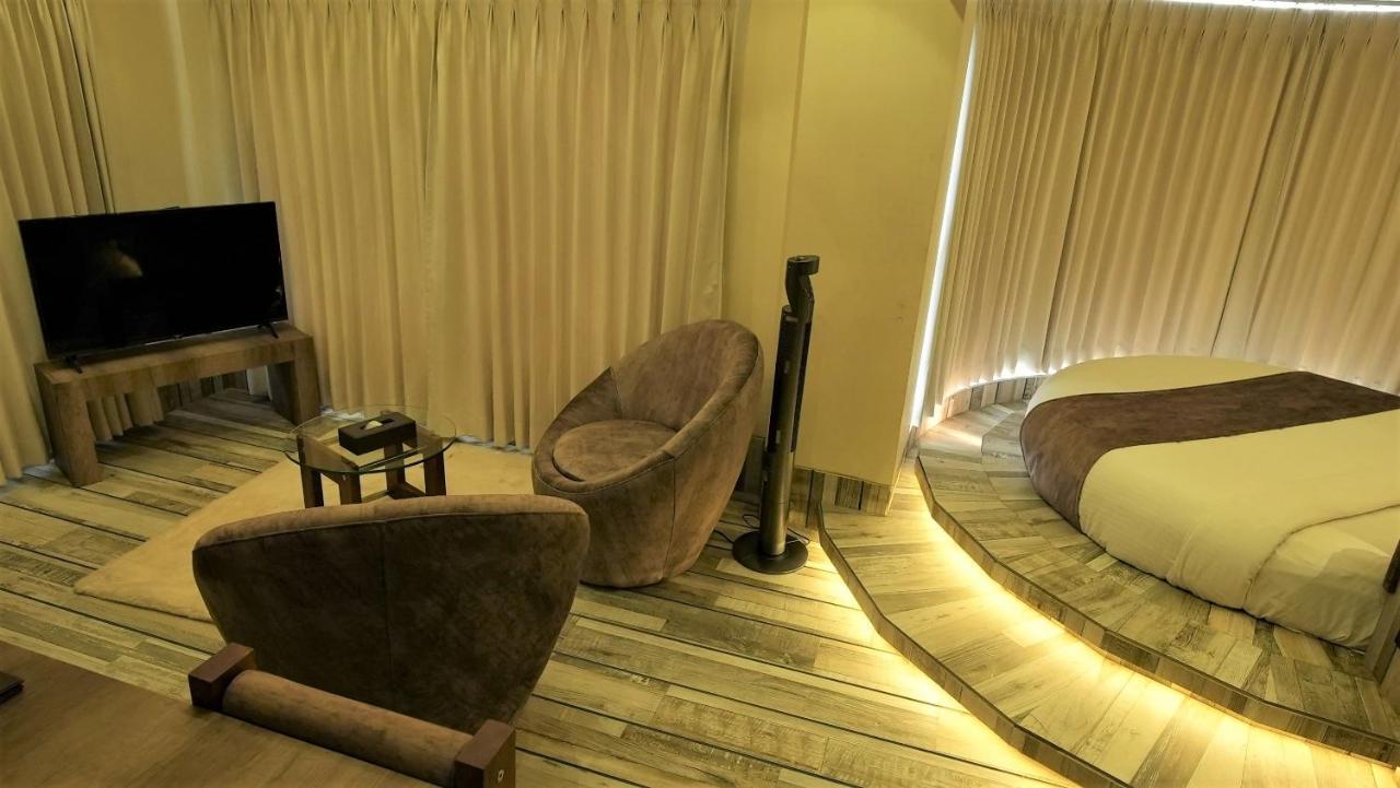 De Glance Hotel Surat Luaran gambar