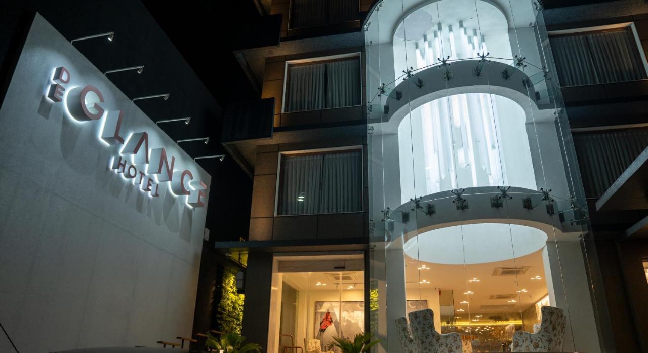 De Glance Hotel Surat Luaran gambar