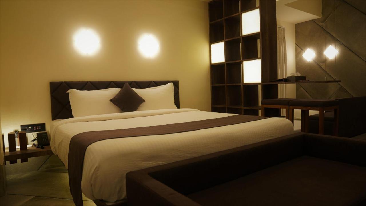 De Glance Hotel Surat Luaran gambar