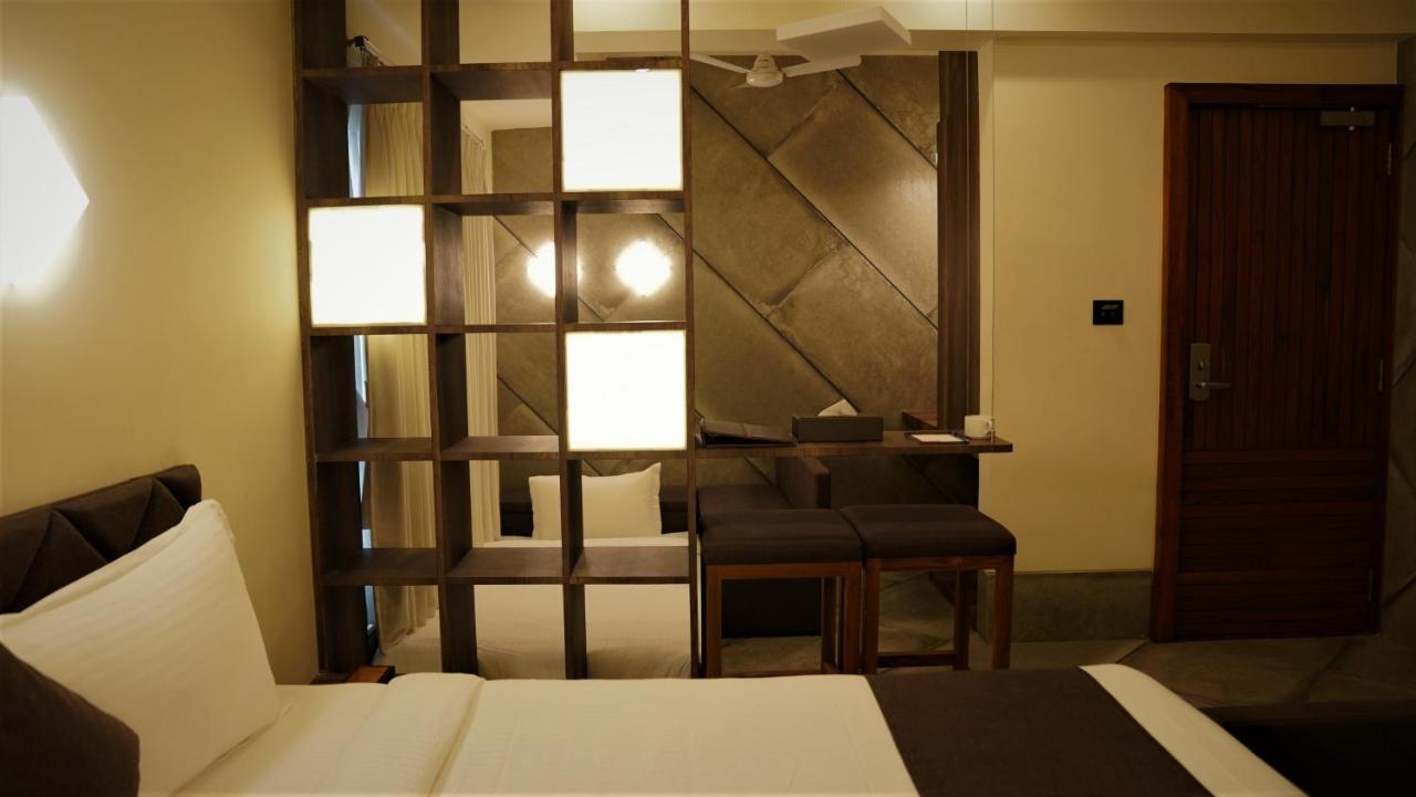 De Glance Hotel Surat Luaran gambar