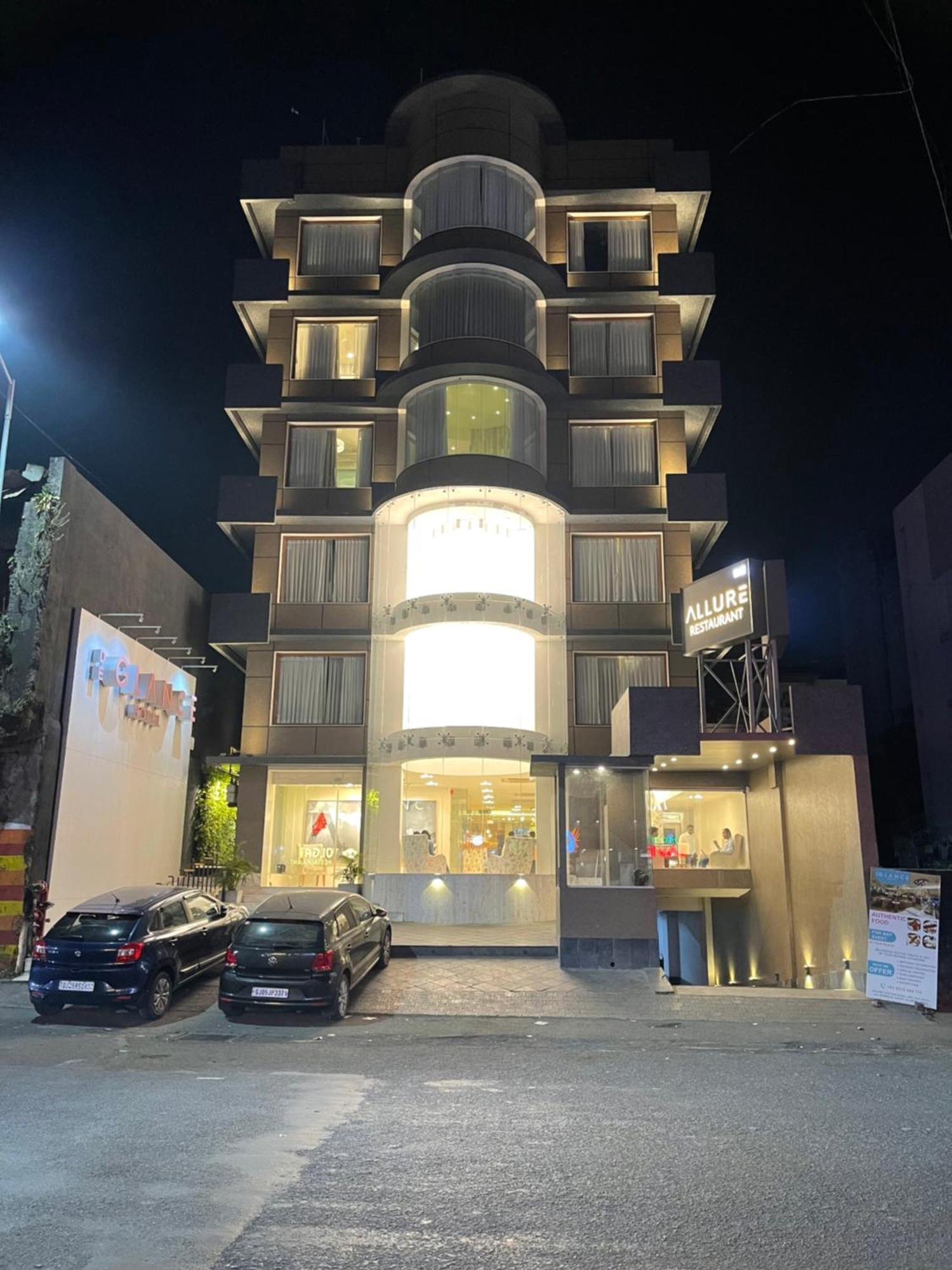 De Glance Hotel Surat Luaran gambar